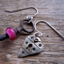 SW Studios - Glass Lampwork Bead Skeleton Earrings nov28_earring_skeletonkey_pink1_1.jpg