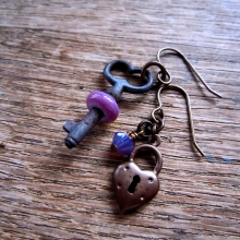 SW Studios - Glass Lampwork Bead Skeleton Earrings nov28_earring_skeletonkey_purple1_2.jpg